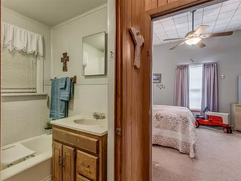 323 E Main St, Stroud, OK 74079 photo 18