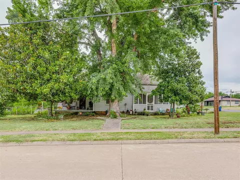 323 E Main St, Stroud, OK 74079 photo 2