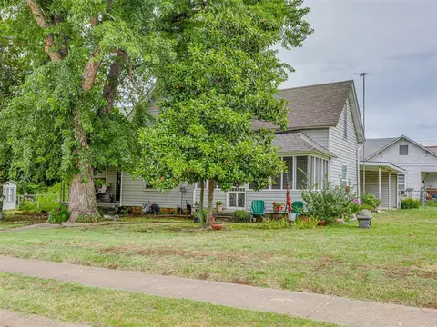 323 E Main St, Stroud, OK 74079 photo 3