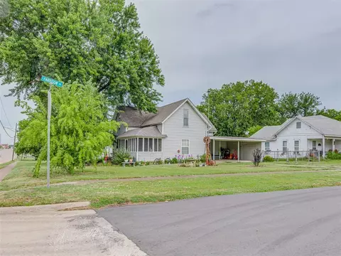 323 E Main St, Stroud, OK 74079