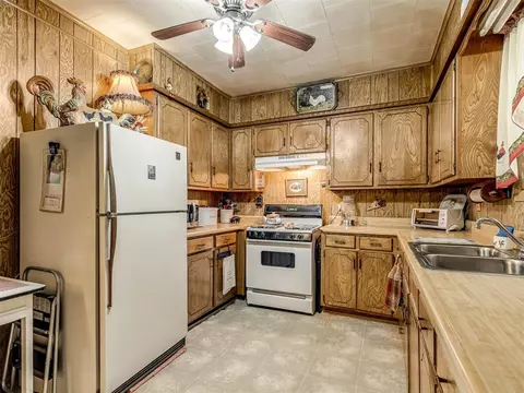 323 E Main St, Stroud, OK 74079 photo 11