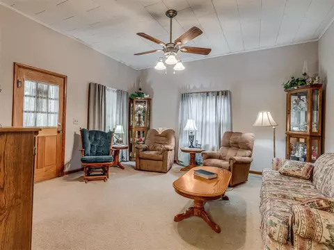 323 E Main St, Stroud, OK 74079 photo 8