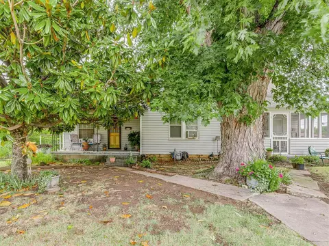 323 E Main St, Stroud, OK 74079 photo 5