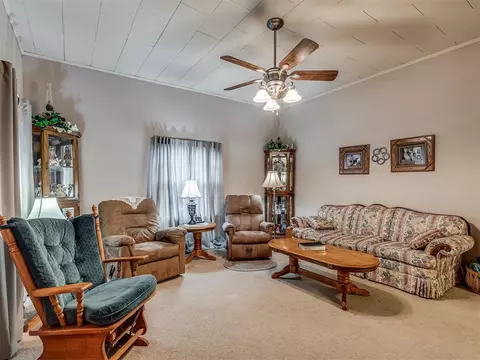 323 E Main St, Stroud, OK 74079 photo 7