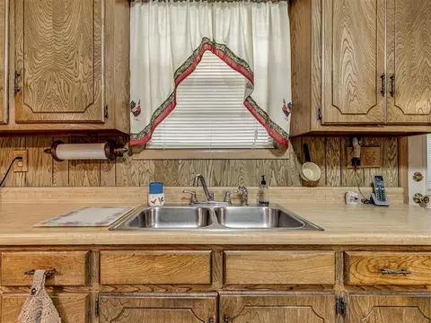 323 E Main St, Stroud, OK 74079 photo 12