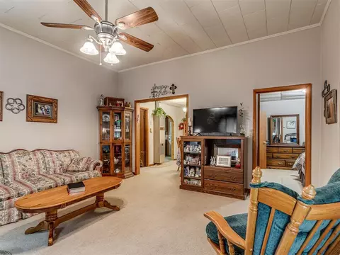 323 E Main St, Stroud, OK 74079 photo 9