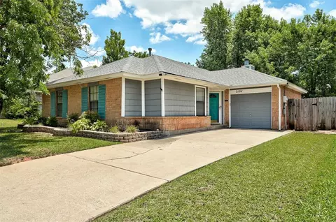 2104 Silver Fox Dr, Edmond, OK 73003