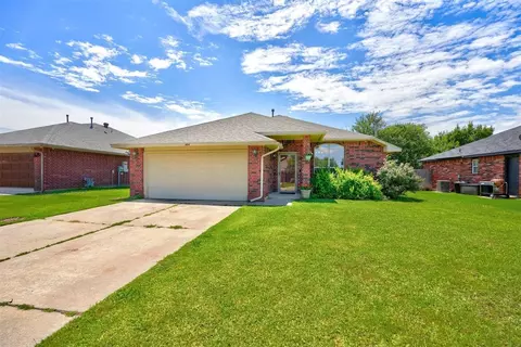 404 Woodbriar St, Noble, OK 73068
