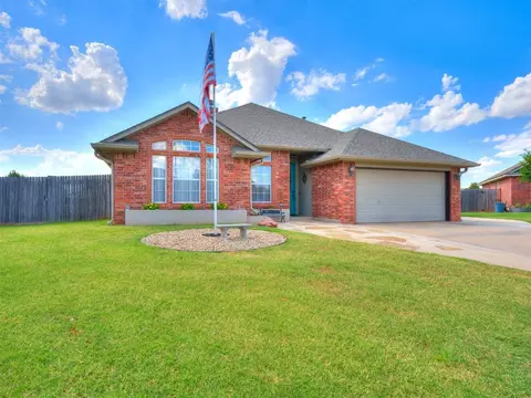 701 E Juniper Ln, Mustang, OK 73064 photo 1