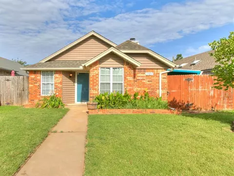 2107 S Robinson Ave, Moore, OK 73170