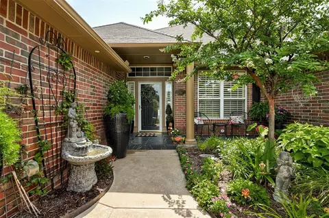 16620 Farmington Way, Edmond, OK 73012