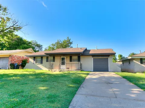 620 SW 1st St, Moore, OK 73160