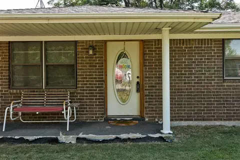 125 Windsor Rd, Chickasha, OK 73018 photo 2