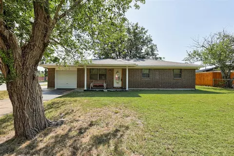 125 Windsor Rd, Chickasha, OK 73018
