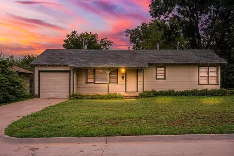 1033 Jasmine Ln, Midwest City, OK 73110