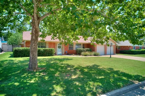 2828 Huntleigh Dr, Oklahoma City, OK 73120