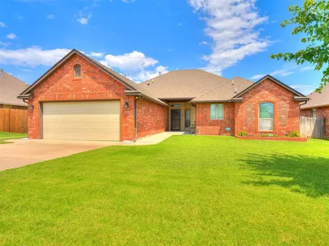 10817 Sara Ct, Midwest City, OK 73130