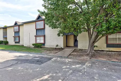 1821 E Lindsey St #4, Norman, OK 73071
