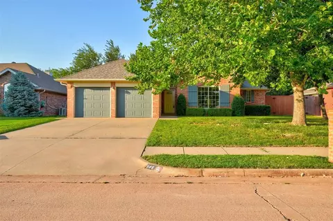 505 Clermont Dr, Edmond, OK 73003