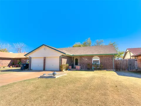1120 Kings Ct, Moore, OK 73160