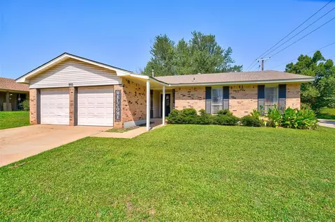 802 Sooner Ct, Guthrie, OK 73044