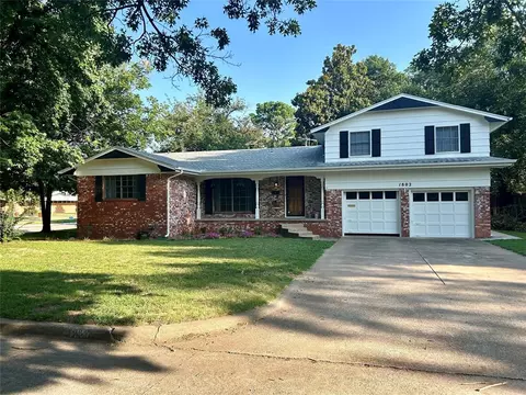 1802 Aladdin St, Norman, OK 73072