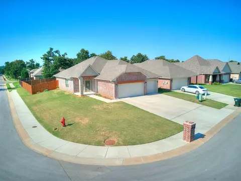 2516 Fallview Dr, Edmond, OK 73034