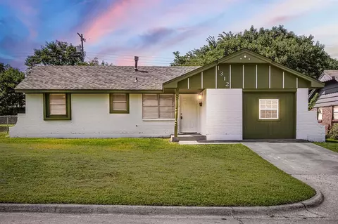 1312 Parkwoods Ter, Midwest City, OK 73110