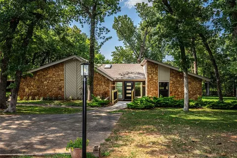 513 Dripping Springs Rd, Edmond, OK 73034