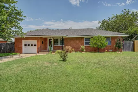 711 Highland Parkway St, Norman, OK 73069