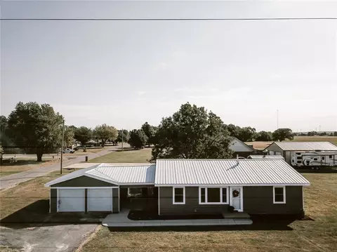 502 SW 10th St, Minco, OK 73059