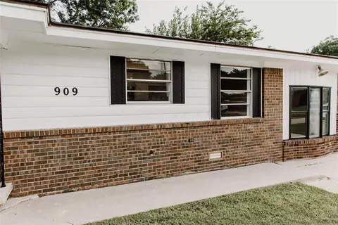 909 W 22nd St, Ada, OK 74820 photo 2