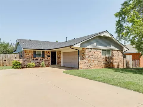 302 Cherokee Ln, El Reno, OK 73036
