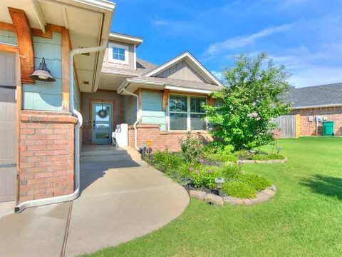 18512 Bridlington Ct, Edmond, OK 73012