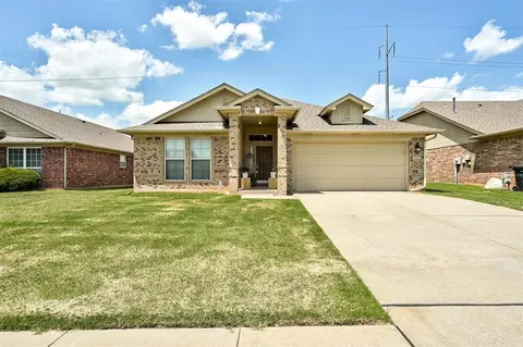 805 Beechwood Way, Moore, OK 73160