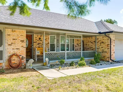 8216 NW 39th St, Bethany, OK 73008