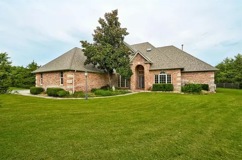 2675 W Crystal Springs Cir, Edmond, OK 73012
