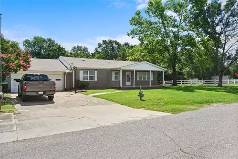 820 Wolfe Ln, Ada, OK 74820