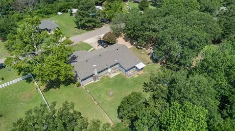 820 Wolfe Ln, Ada, OK 74820 photo 3