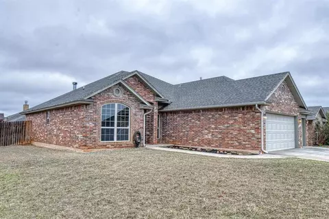 1410 Tara Dr, Moore, OK 73160