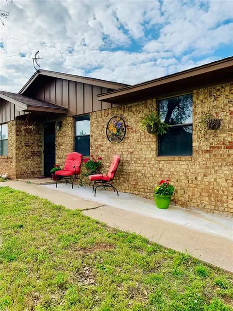 37 Hillcrest Dr, Chickasha, OK 73018