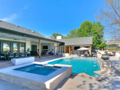 5800 Oak Tree Rd, Edmond, OK 73025 photo 2