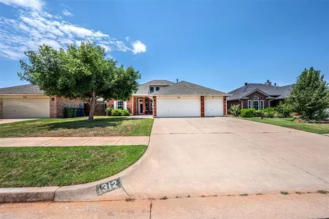 312 Sunrise Dr, Yukon, OK 73099