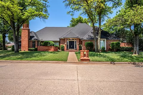 12812 Plum Hollow Dr, Oklahoma City, OK 73142