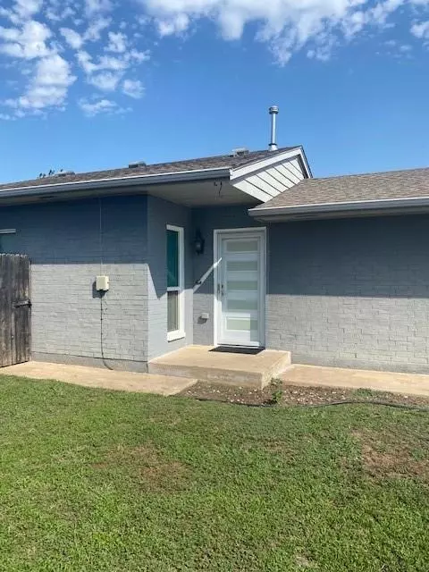 909 Heather Ln, Moore, OK 73160 photo 5