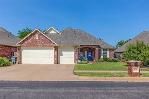 2001 Cedar Pointe Ln, Edmond, OK 73003