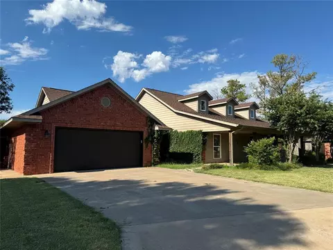 808 E Queens Way, Altus, OK 73521 photo 2