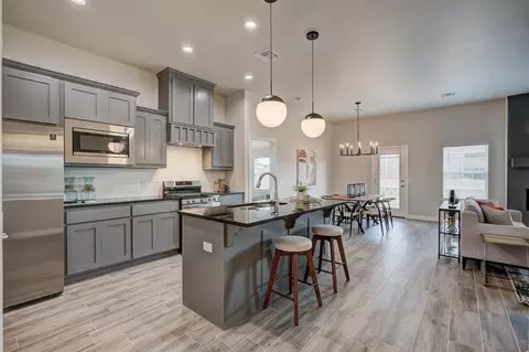 11044 SW 36th St, Yukon, OK 73099