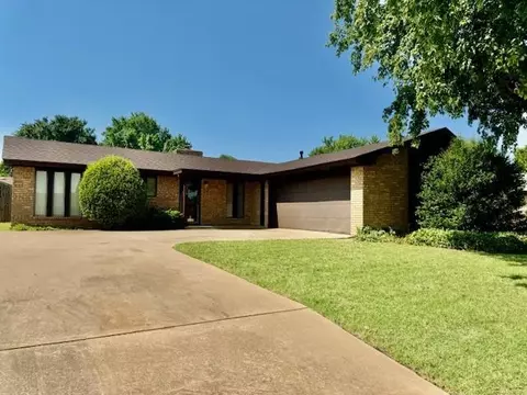 2518 Manor Way, Clinton, OK 73601