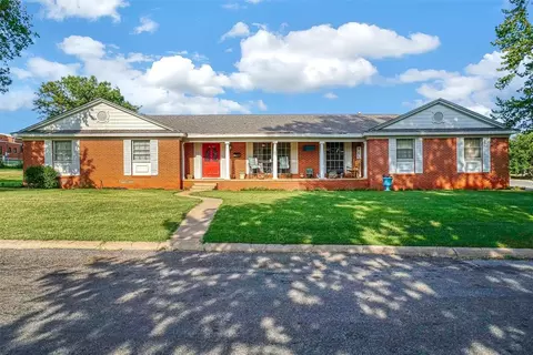 303 N Cordell Ave, Cordell, OK 73632
